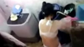 二つのヒスパニック系と十代のお母さんと若 ...