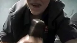 彼女は彼女のパパのポルノを見て、ヒット  ...