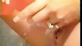 彼女は縛られ、彼女のお尻をファックします ...