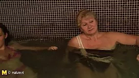 大きな幅は彼女の大きなお尻が犯される！  ...