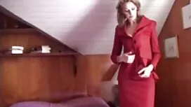 アジアの小さな学生の女の子積による男 女 ...