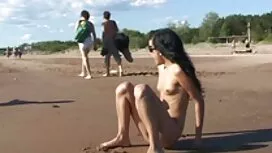 パパはびびると彼の非常に小さな娘をsod ...